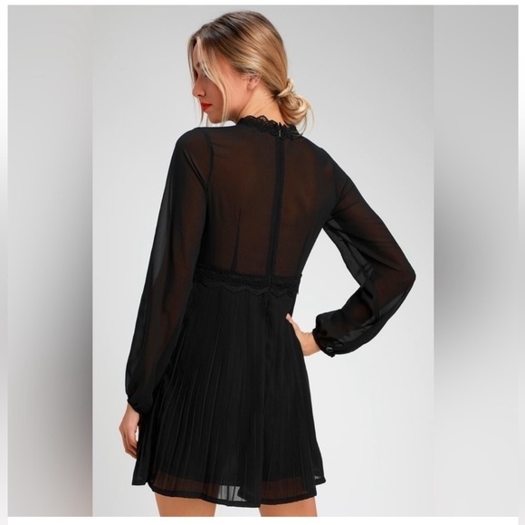 NWT Lulus Charlisa Black Lace Long Sleeve Skater
Dress size S - Picture 4 of 8